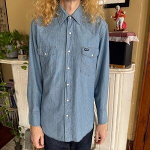VTG 90s 2000s Chambray Pearl Snap Western Work Shirt Wrangler ~ Size Medium
